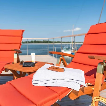 Hausboot Arnica Mit Grossem Sonnendeck Und Waeschepaketen Inklusive Holiday home