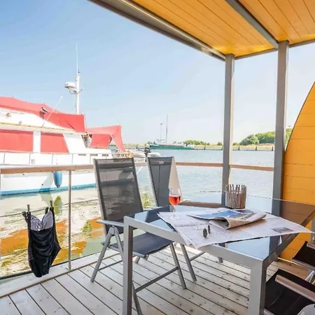 Holiday home Hausboot Arnica Mit Grossem Sonnendeck Und Waeschepaketen Inklusive *