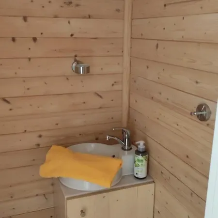 Hausboot Arnica Mit Grossem Sonnendeck Und Waeschepaketen Inklusive *